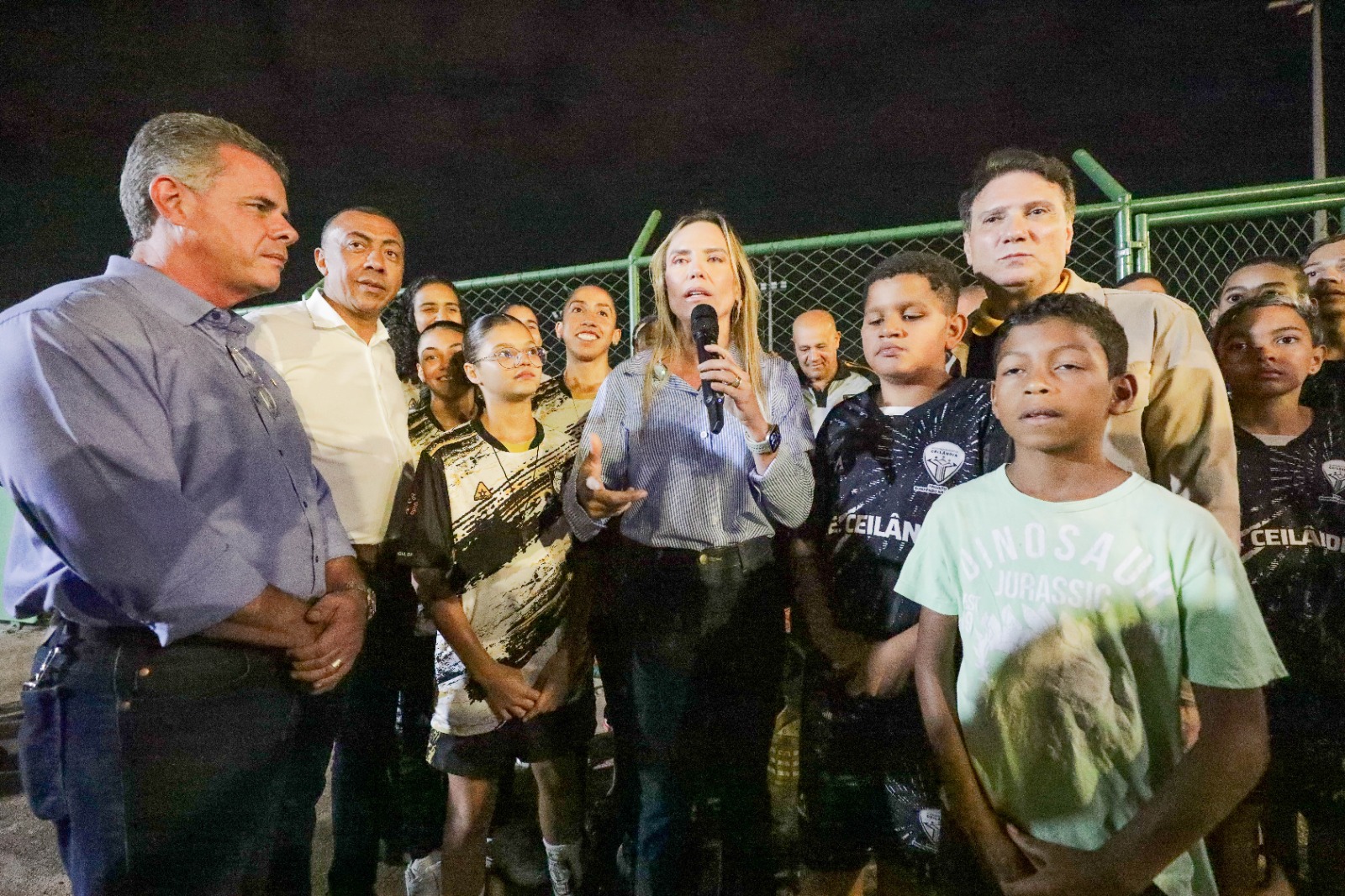 Arena de beach soccer e campo sintético em Ceilândia ganham iluminação pública
